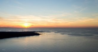 Вид на мыс и маяк Тахкуна