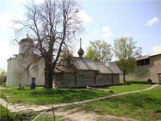 Неподалеку от Георгиевского собора распо