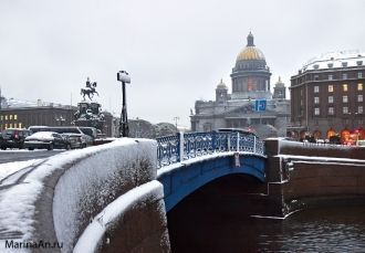 Синий мост зимой