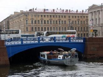 На Синем мосту установлены фонари, являю