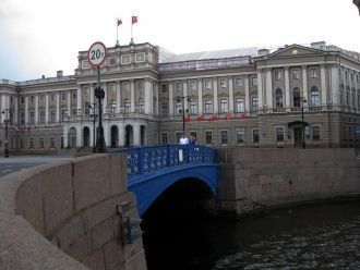 Мост соединяет два острова –2-й Адмиралт