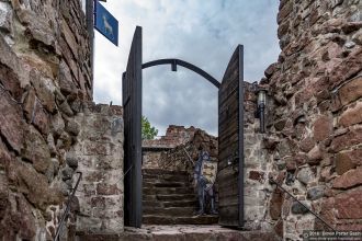 Ворота, ведущие в замок.