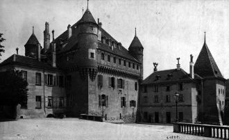 С тех пор крепость стала домом бернского