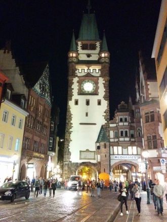 Город разростался и давно вышел за преде