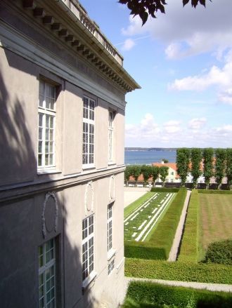 Его строительство началось в XV веке с н