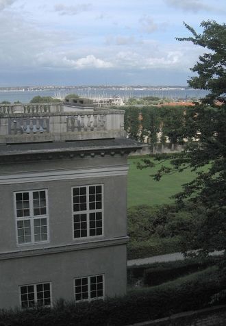 По заказу графа здания перестроил извест