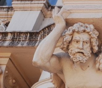 Руководили всеми строительными и оформит