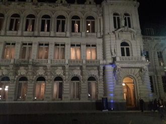 Дворец Писсурно вечером.