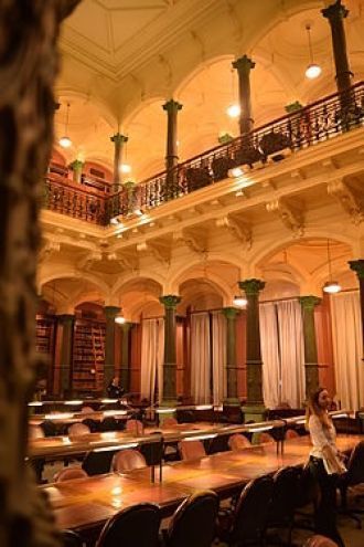 Национальная библиотека во дворце Писсур