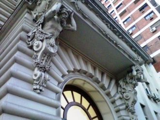 Ранее особняк назывался Сармьенто.