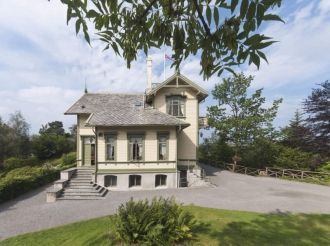 Усадьба Трольхауген  - небольшой двухэта