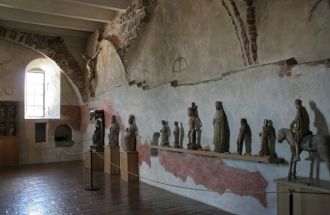 Экспозиция средневековой деревянной скул