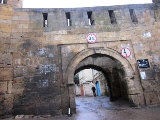 Ворота, большей частью времён Сасанидов,