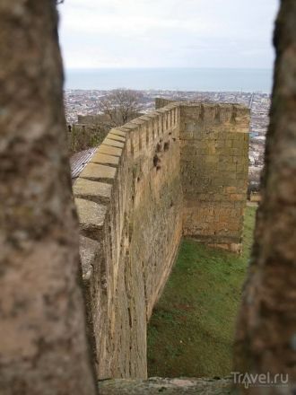 Простенок между двумя рядами каменных бл