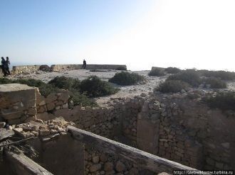 Внутренняя часть крепости не пригодна дл