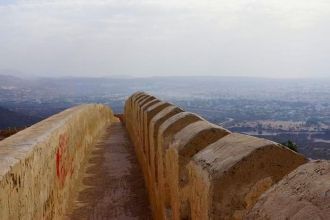 Первыми, кто пытался основать тут город,