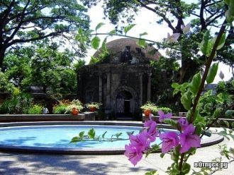 Вид на часовню в Пако парке