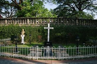 В 1896 году был похоронен Хосе Рисаль