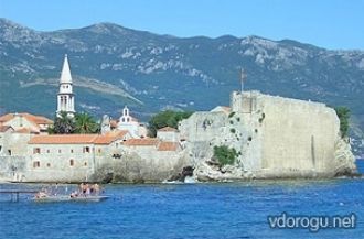 Рядом с Цитаделью расположены три древни