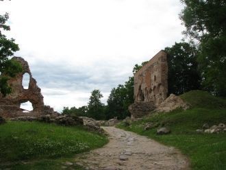 Примерно в 1350 г. в северо-западном угл