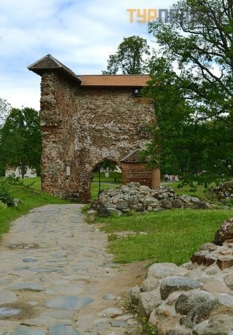 Замок-конвента — типичное строение для л