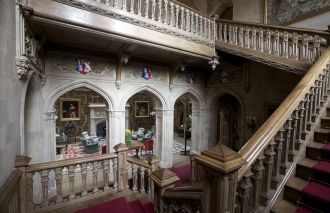 Дубовая лестница. Две главных лестницы б