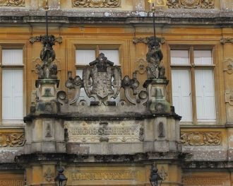 Детали фасада. Старое здание было перест