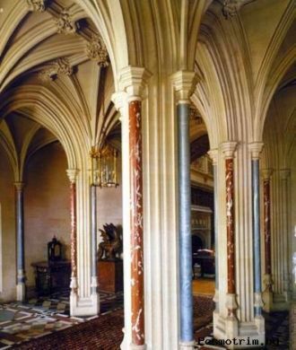 Готический вестибюль в замке Хайклер. По