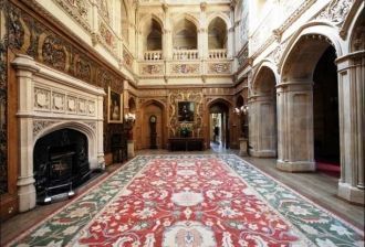 Интерьер вестибюля был разработан в 1870