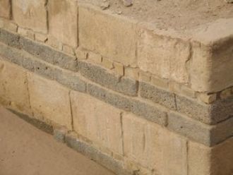 Крепостные стены Айлы были выполнены из 