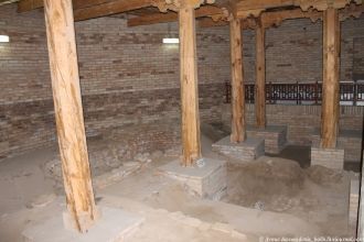 В мавзолее до сих пор ведутся раскопки.