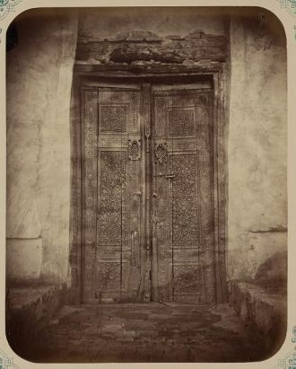 Наружные двери мавзолея святого Султана 