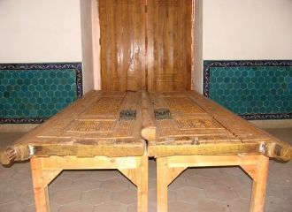 Эти двери когда-то составляли главную за