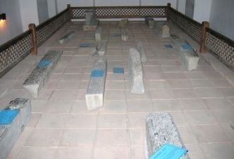 В помещении, называемом Малый Аксарай, н