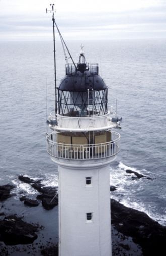 Венчает башню Маяка Белл-Рок световая ко