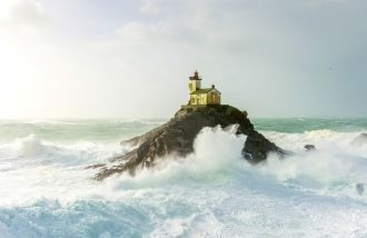 Тогда туда отправили семью – мужа с жено