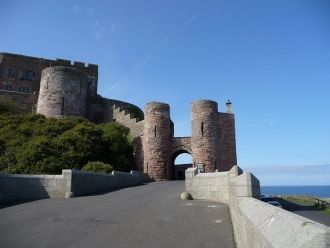 С тех пор замок Бамбург принадлежал англ