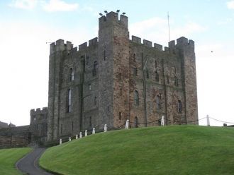 Замок и по сей день принадлежит членам с