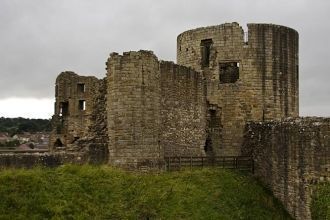 В 1125 году его сын Бернар перестроил и 