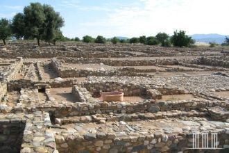 Небольшое поселение существовало здесь е