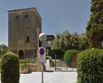 Это бывшая крепость, которая является од