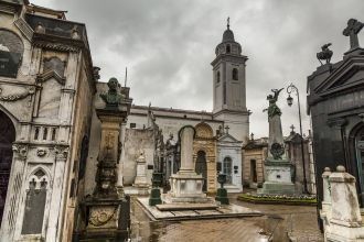 Но назвать это место обычным кладбищем н