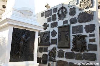 Могила первого президента Республики.