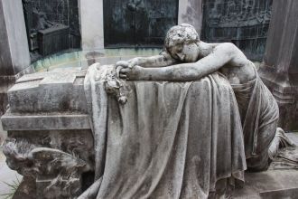 Говорят, где-то здесь погребена внучка Н