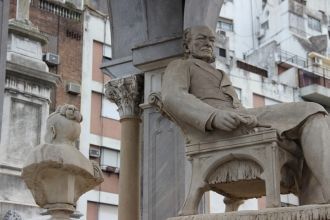 Склеп семьи Дель Карриль хорош со всех с