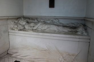 Большая ниша, в которой окруженная цвета