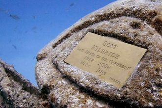 В марте 2007, остатки 93-летнего дайвера