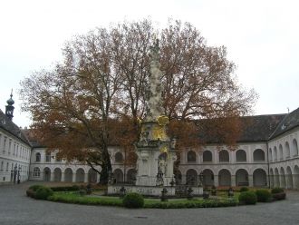 Монастырь принадлежит ордену цистерцианц