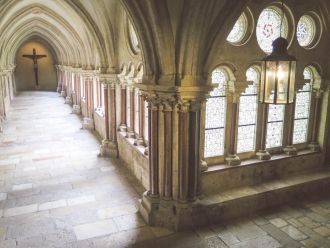 Кроме Высшей школы при монастыре существ