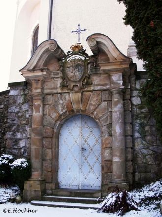 После смерти родителей замок унаследовал